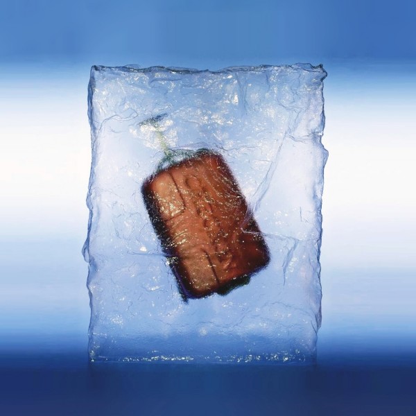 Koffer im Eisblock Koffer im Eisblock