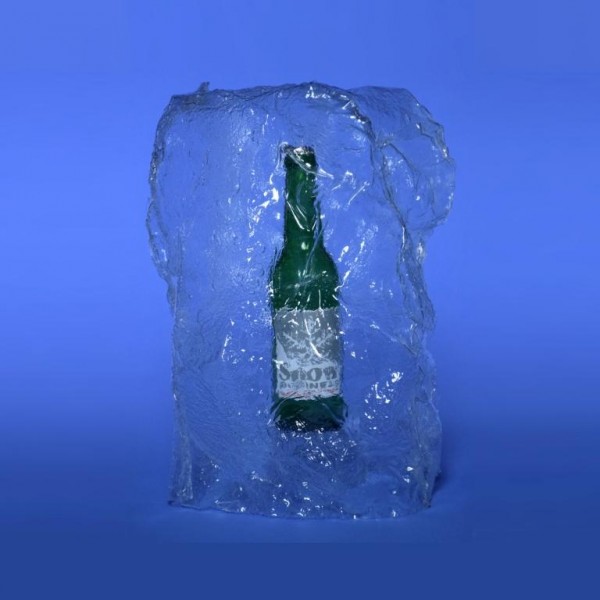 Flasche im Eisblock Flasche im Eisblock