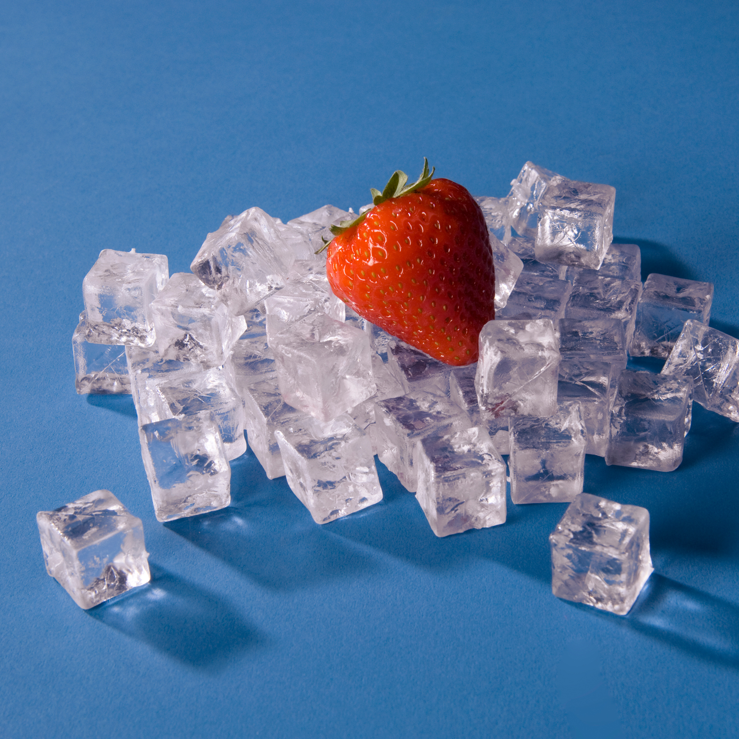 Deko-Eiswürfel aus Kunststoff: täuschend echt
