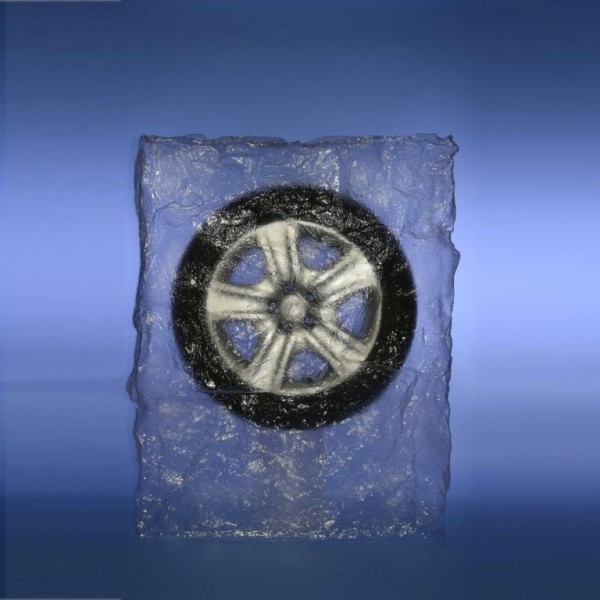 Reifen im Eisblock Reifen im Eisblock